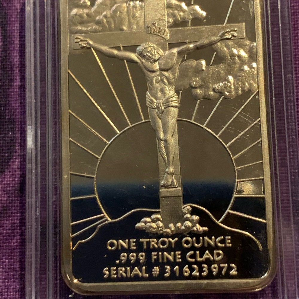 1troy ounce .999 fine clad ingot depicting Jesus on the cross and last supper.